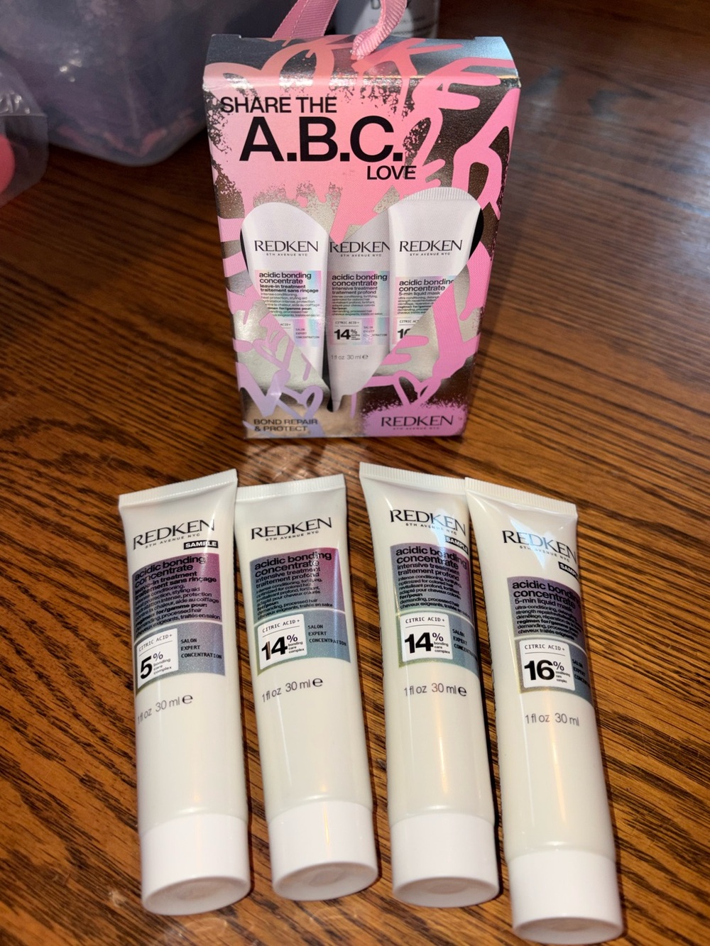 Redken Acidic Bonding Concentrate Holiday Mini and Extra Samples - Picture 3 of 7